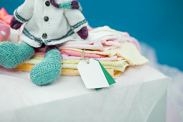 Image showing The baby clothes with card