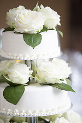 Image showing White wedding cake with roses