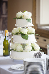 Image showing White wedding cake with roses