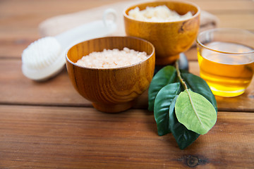 Image showing close up of himalayan pink salt and bath stuff