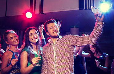 Image showing friends with glasses and smartphone in club