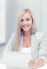 Image showing businesswoman with laptop