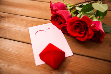 Image showing close up of gift box, red roses and greeting card