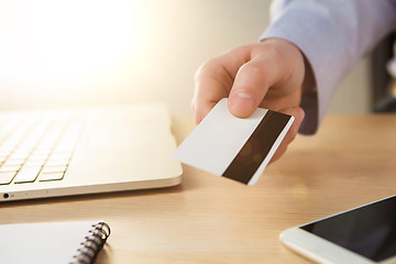 Image showing The man doing online shopping with credit card 