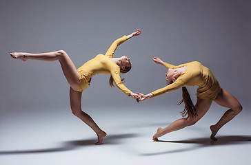 Image showing The two modern ballet dancers 
