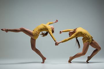 Image showing The two modern ballet dancers 