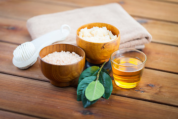 Image showing close up of himalayan pink salt and bath stuff