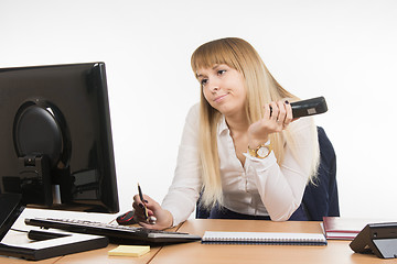 Image showing Office Specialist can not get through on the phone to the counterparty