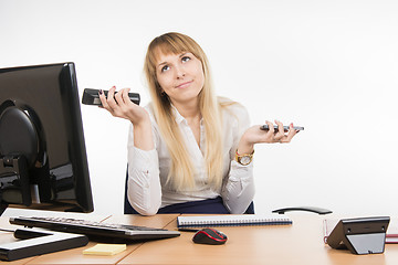 Image showing The secretary does not know how to answer a phone call - on your desktop or mobile