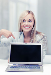 Image showing businesswoman with laptop computer