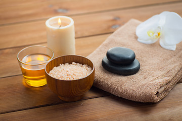 Image showing close up of pink salt with honey and bath stuff