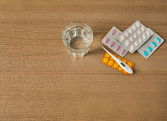 Image showing Thermometer, pills and glass of water