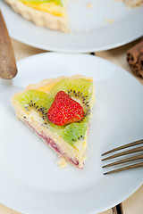 Image showing kiwi and strawberry pie tart 