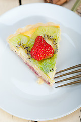 Image showing kiwi and strawberry pie tart 