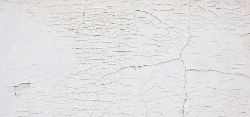 Image showing White wall with cracks