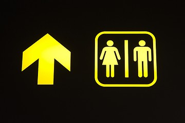 Image showing Toilet sign with arrow