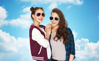 Image showing happy smiling pretty teenage girls in sunglasses