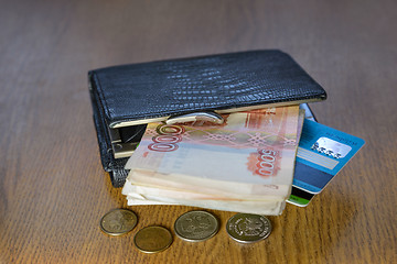 Image showing Wallet with credit cards and cash