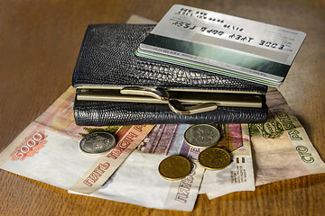 Image showing Wallet with credit cards and cash