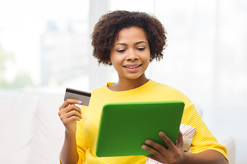 Image showing happy african woman with tablet pc and credit card