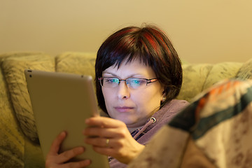 Image showing woman reading news on tablet