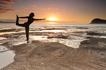 Image showing Yoga King Dancer Pose balance by the sea