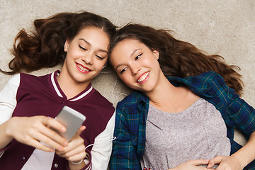 Image showing teenage girls listening to music on smartphone