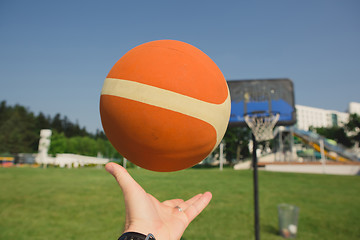 Image showing basketball player about to shoot