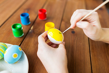 Image showing close up of woman hands coloring easter eggs