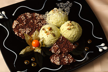 Image showing Pistachio ice cream with chocolate cookies