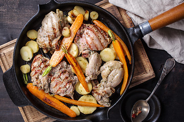 Image showing chicken meat and roasted vegetables on cooking pan