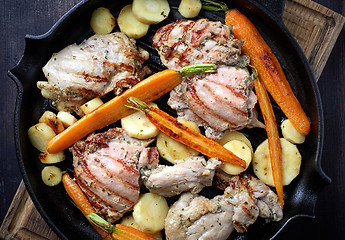 Image showing chicken meat and roasted vegetables on cooking pan