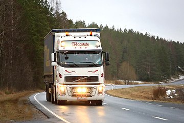 Image showing White Volvo FH16 Bright Headlights 