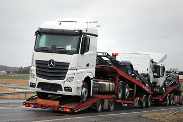 Image showing New Mercedes-Benz Trucks Being Hauled