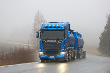 Image showing Blue Scania R580 Tank Truck on Foggy Road