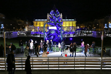 Image showing People at skating rink