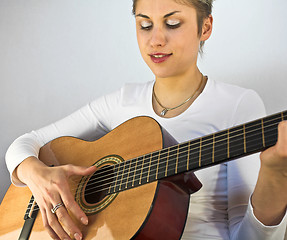 Image showing woman and guitar