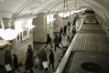 Image showing Blurred people on subway platform.