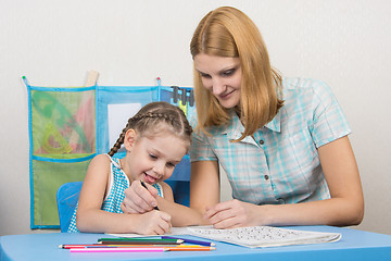 Image showing Mentor and five children together correctly written letter of the alphabet