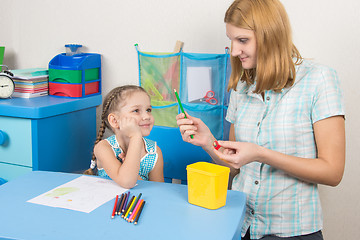 Image showing The five-year child looks well if Mom undermined pencil