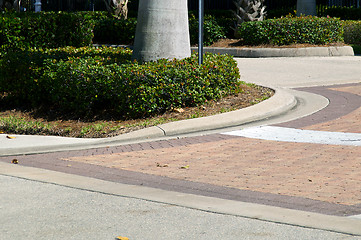 Image showing curved driveway