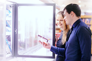 Image showing Couple in the frozen goods section