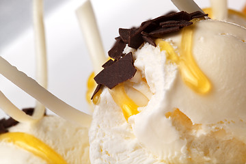 Image showing Vanilla ice cream with honey and chocolate