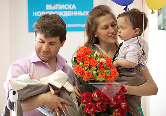 Image showing Family in the maternity hospital with newborn