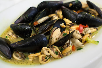 Image showing Appetizing dish with mussels