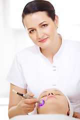 Image showing Cosmetician making lifting procedure