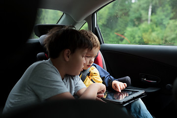 Image showing Boys in the car using a touchpad