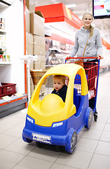 Image showing Child friendly supermarket shopping