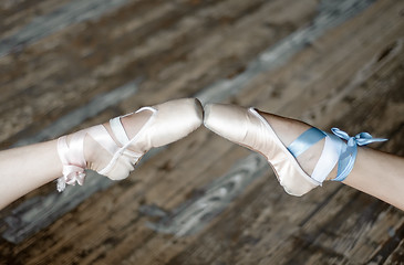 Image showing Pointed feet in ballet shoes