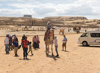 Image showing Tourists in Giza